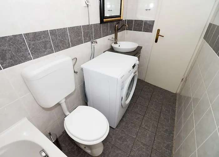 Nyaraló Old House *